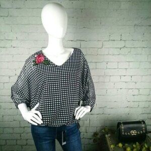 Coco Blanco Gingham Batwing Floral Embroidered top Size Small